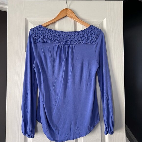 ELLE Women’s Periwinkle Blue Long Sleeve Top Textured Yoke Detail Size M - Picture 3 of 3